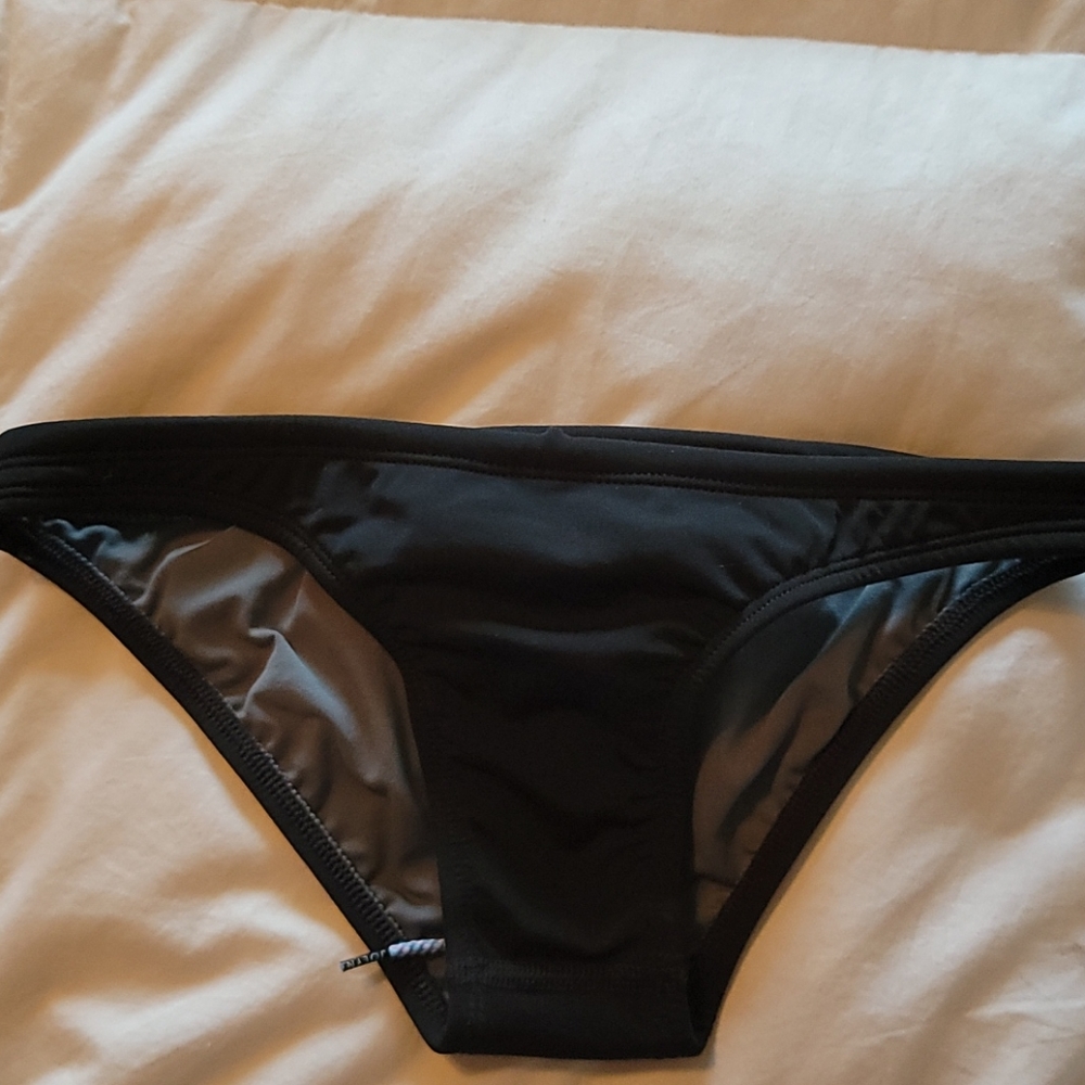 Jolyn Bali Small bottom